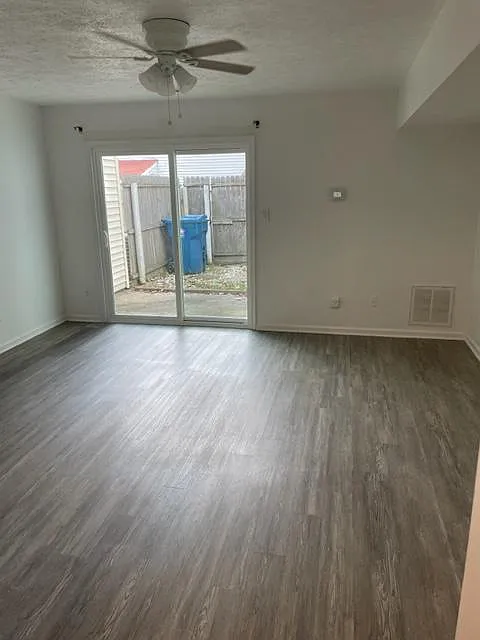 2 bed, 1.5 bath, 970 sqft, $1,600 — Photo 4