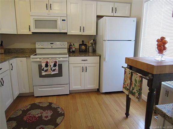 5th image of 23 Putnam Ln #23