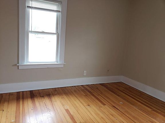5th image of 926 Massena Ave