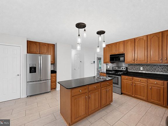 4th image of 237 Asbury Rd