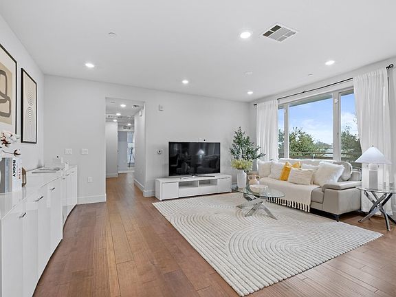 4th image of 330 Riesling Ave Unit 23