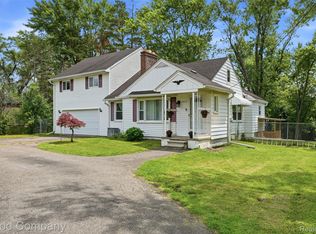 29693 Medbury St, Farmington Hills, MI 48336