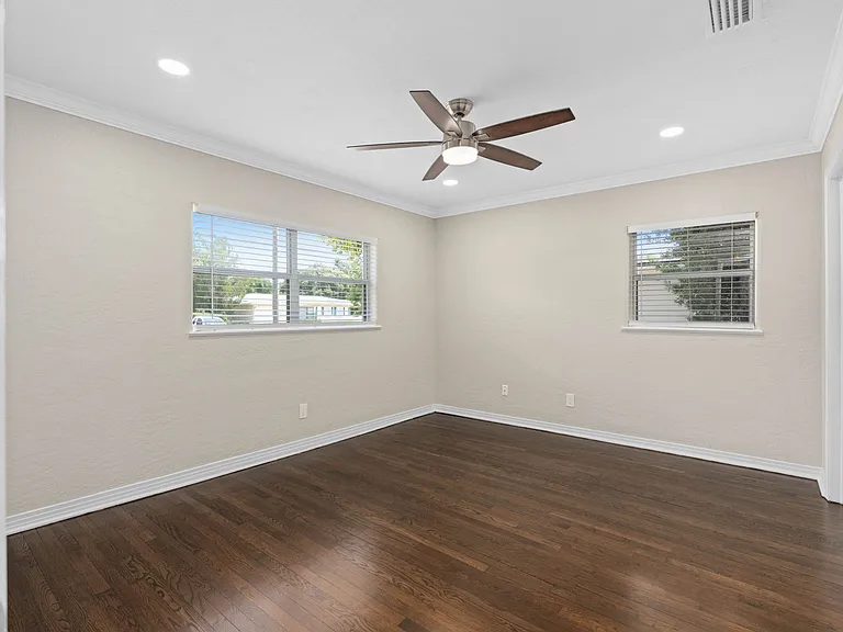 400 E Grant St — Photo 22