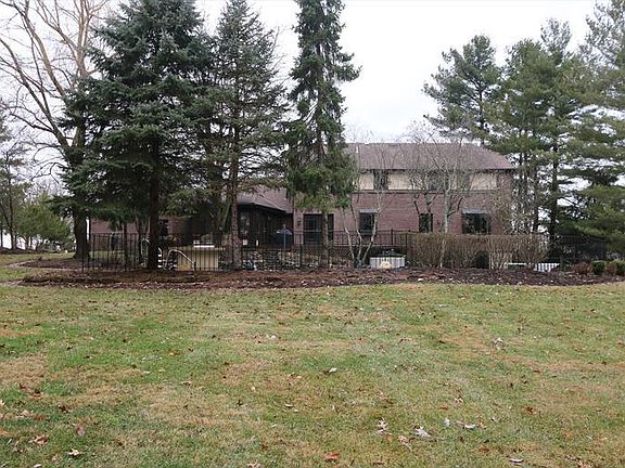 2nd image of 320 Sunny Acres Dr