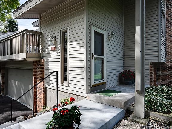 2nd image of 9515 Hartford Cir