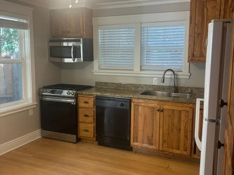 412 Maple St — Photo 9
