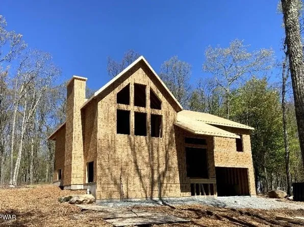 215 Cottonwood Dr, Hawley, PA 18428