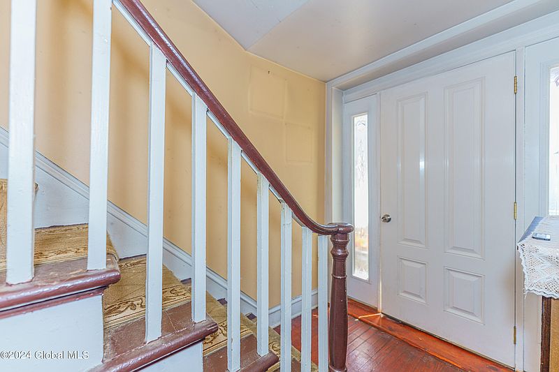 5th image of 2335 4th Avenue