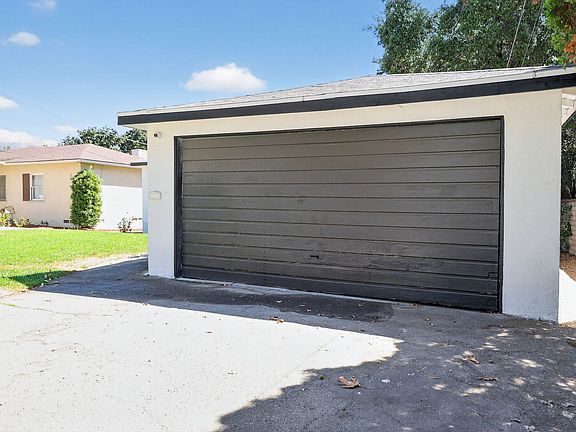 3rd image of 330 Eaton Dr #1