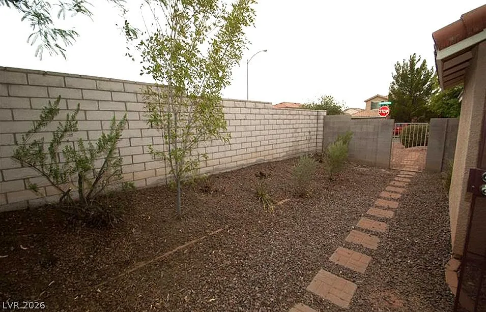 3 bed, 2.0 bath, 1584 sqft, $1,995 — Photo 4