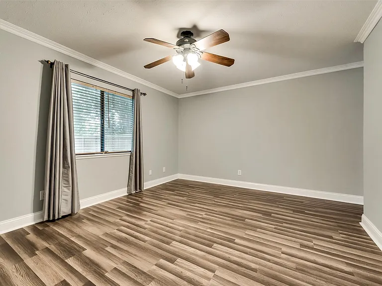 413 Redbud Dr — Photo 14