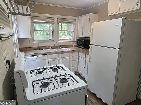2nd image of 279 Ellison Rd
