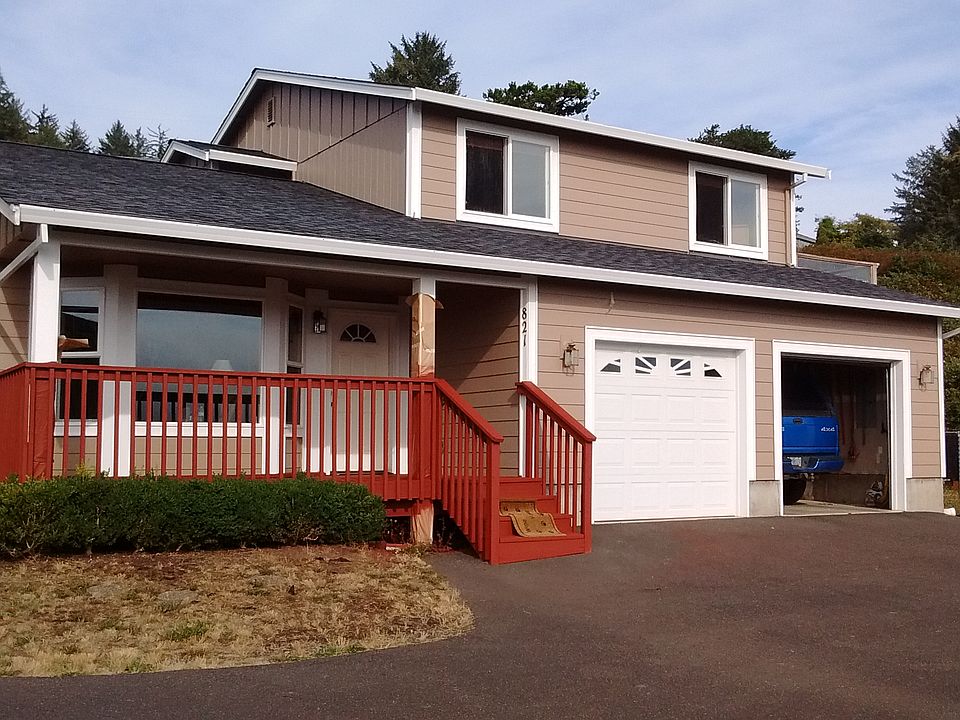 1st image of 821 SE Vista Dr