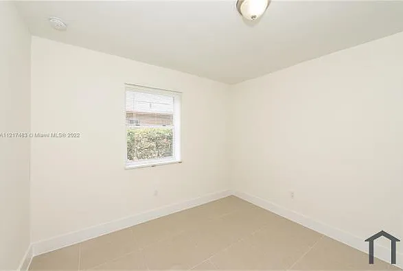 3 bed, $3,276 — Photo 4
