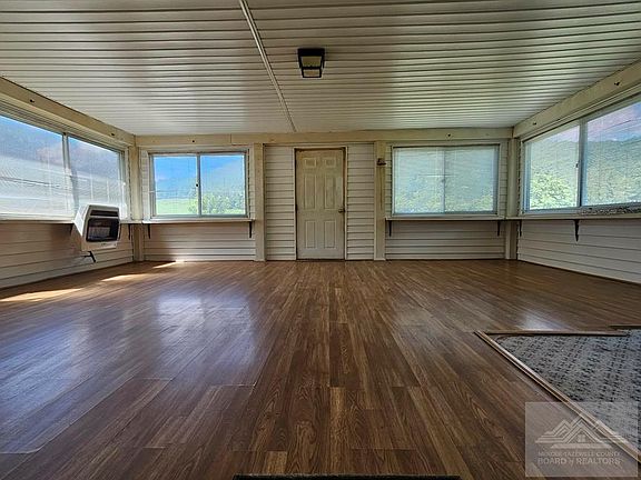 4th image of 303 Bent Mountain Rd