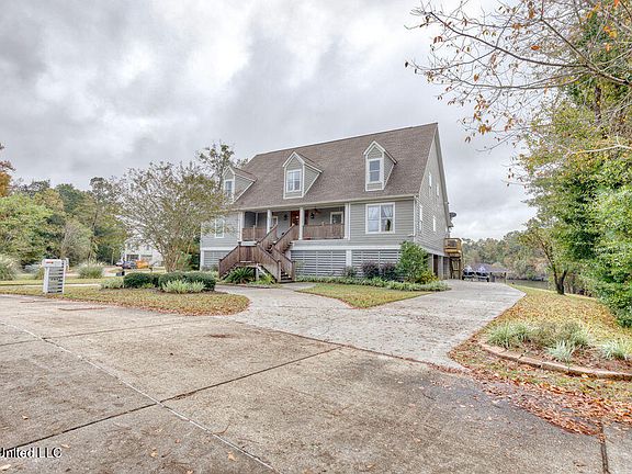 4th image of 3981 Riverview Dr