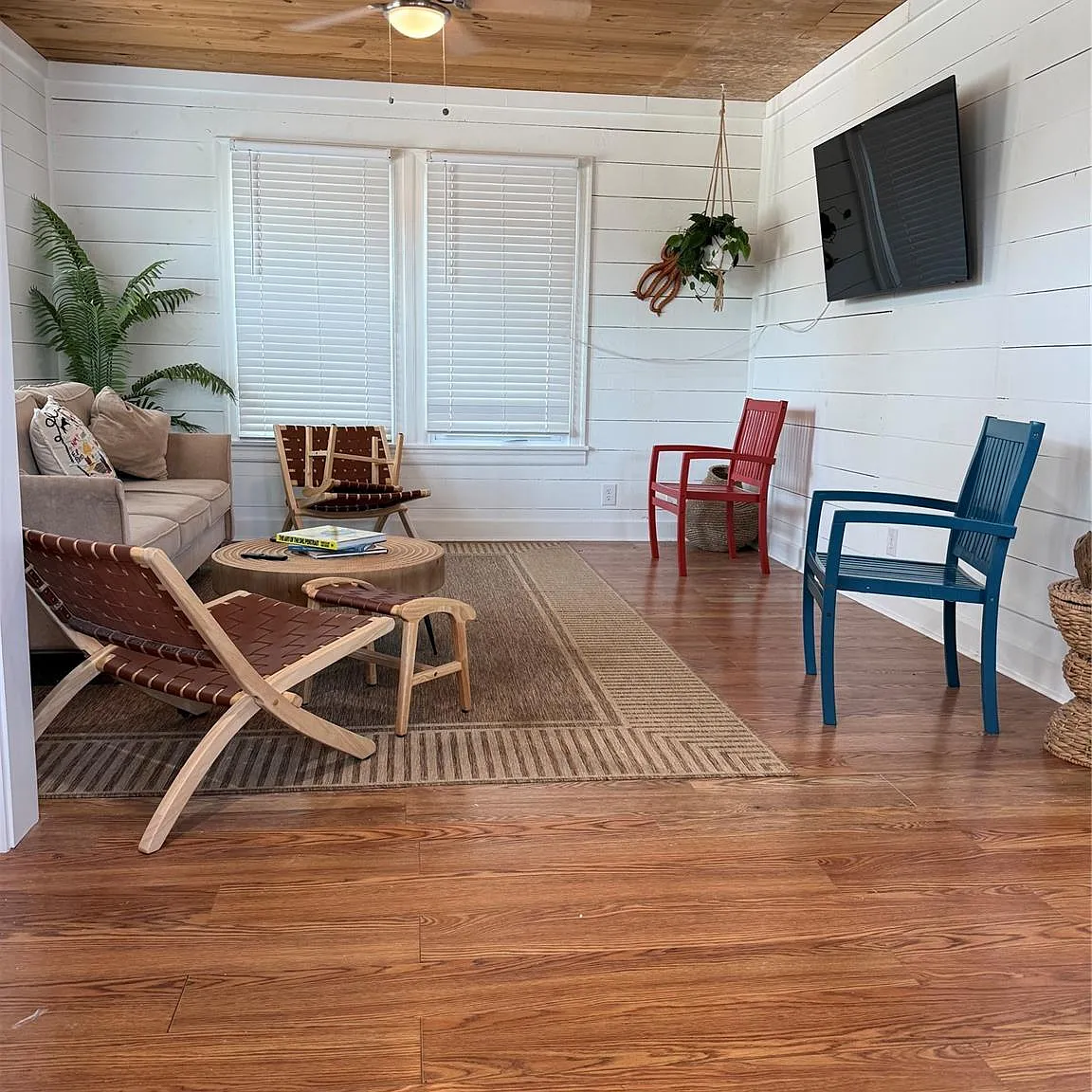 5 bed, 4.0 bath, 3000 sqft, $900 — Photo 3