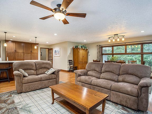 4th image of 604 Miller Rd