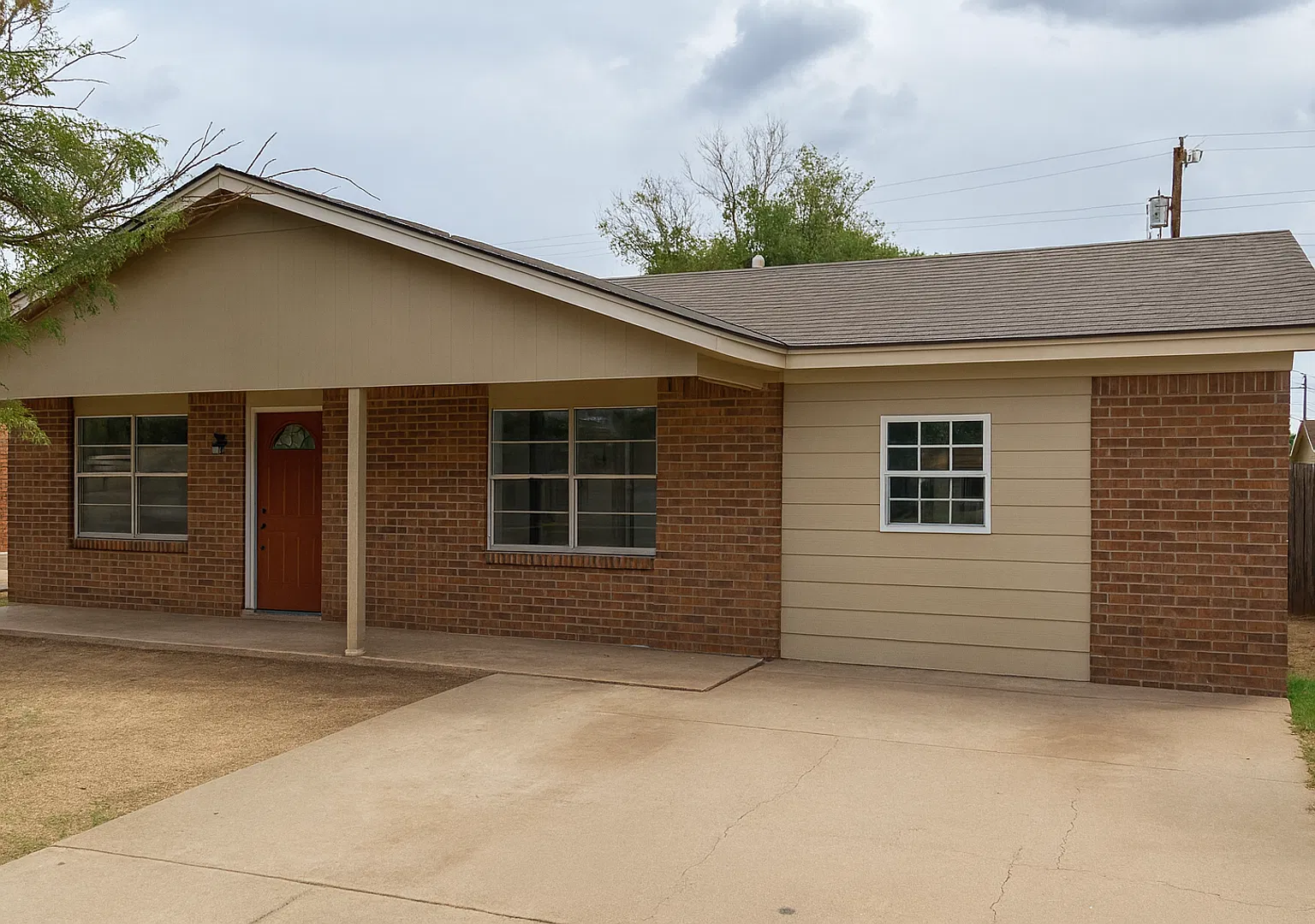 3 Bedroom 2 Bathroom house in great location!! — Photo 1