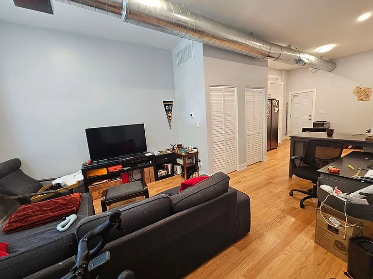 1415 W Erie St #1F — Photo 4