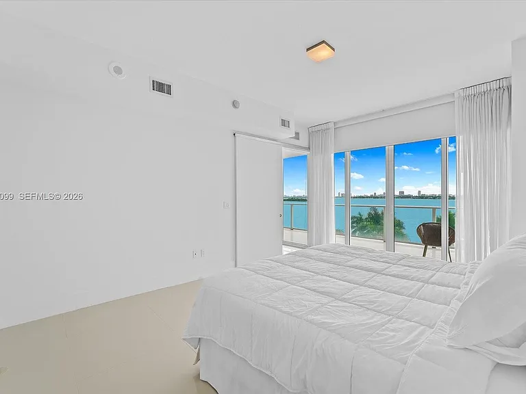 2020 N Bayshore Dr #605 — Photo 11