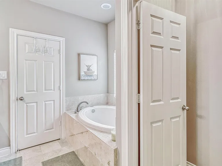 9113 Creekstone Lake Dr — Photo 22