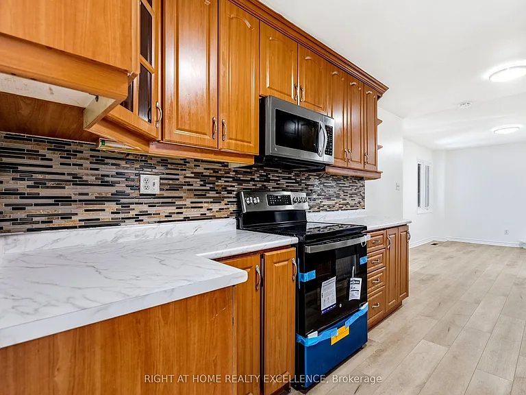 10 Banting Cres #UPPER — Photo 25