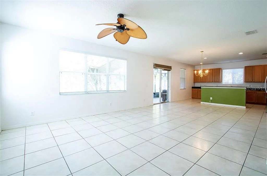 4 bed, 2.5 bath, 3397 sqft, $2,890 — Photo 4