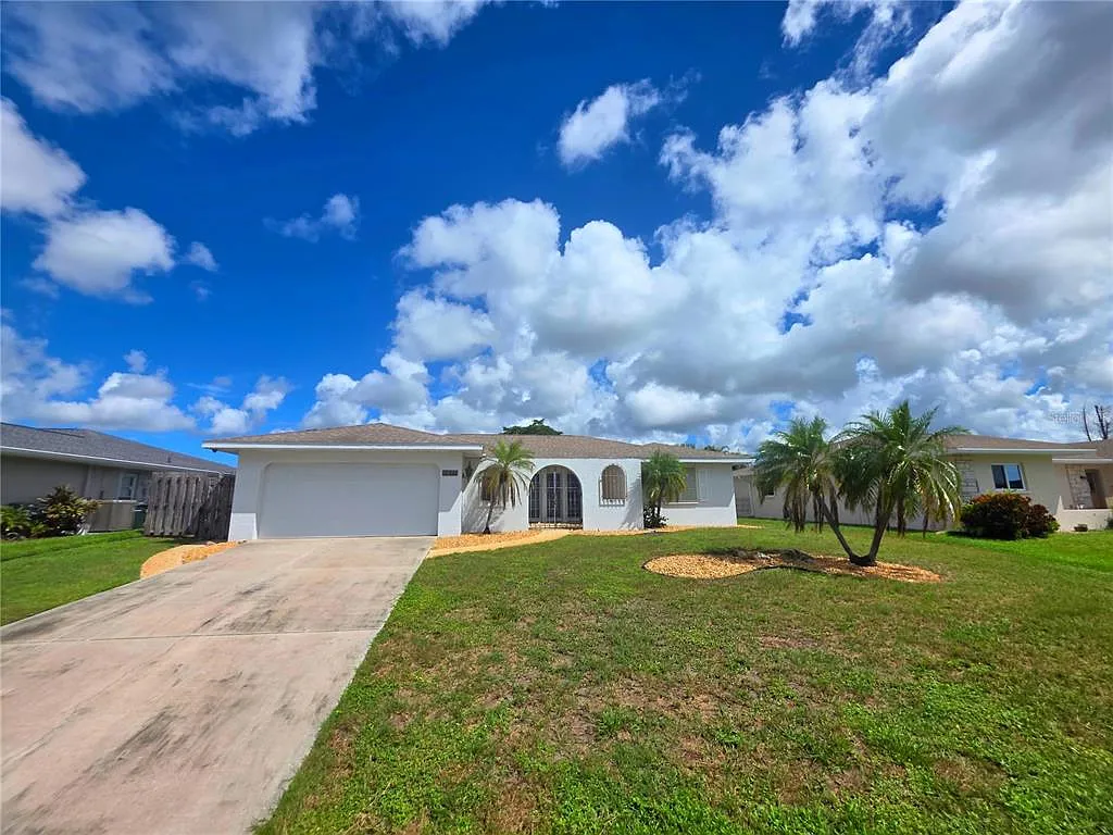 3 bed, 2.0 bath, 1810 sqft, $2,350 — Photo 2
