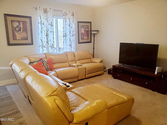5th image of 3685 Merriville Ct SE