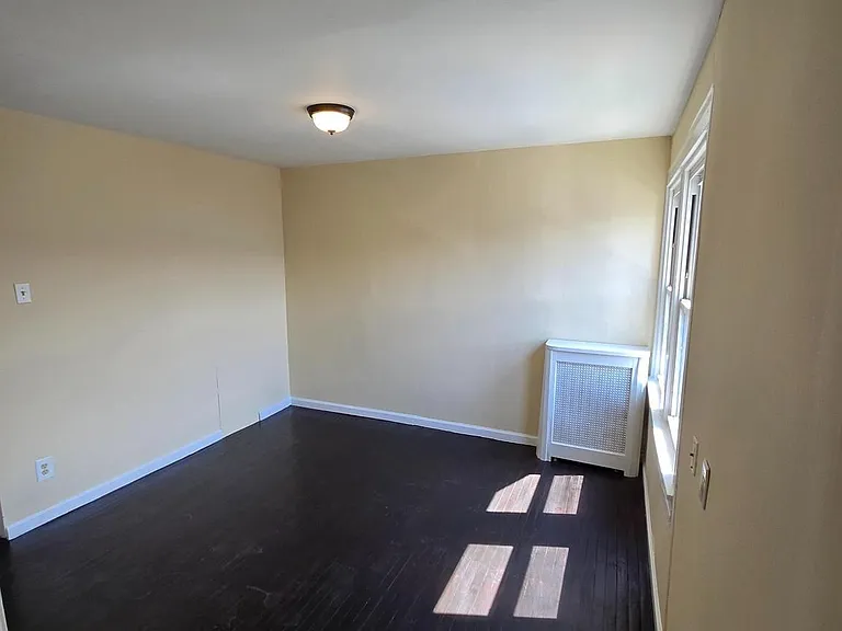 7129 Seaford Rd — Photo 3