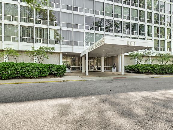 2nd image of 601 E 32nd St APT 403