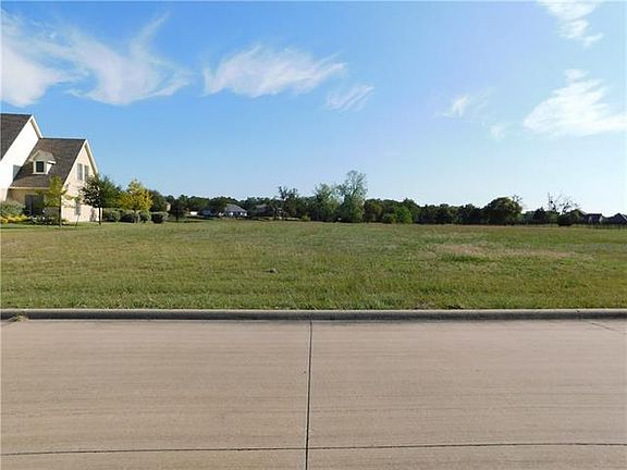 2nd image of 1101 Estate Dr