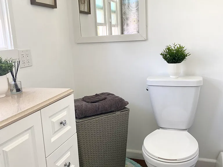 811 3/4 E Nutwood St #811-3/4 — Photo 6