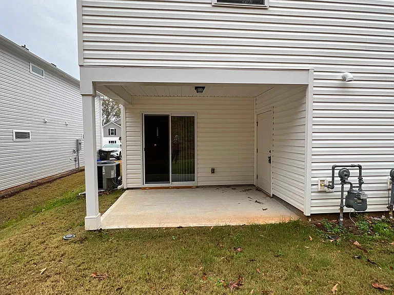 319 Noble Ln — Photo 11