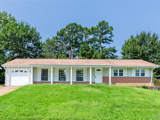 1223 Cedar Ridge Dr, Saint Louis, MO 63146