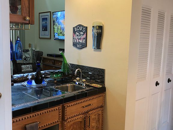 Wet bar
