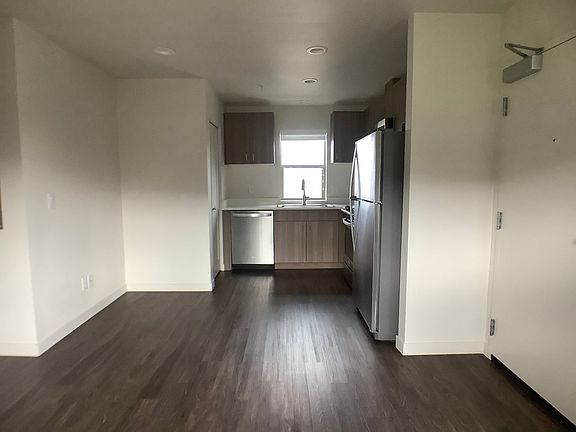 3rd image of 33 N Mountain Ave