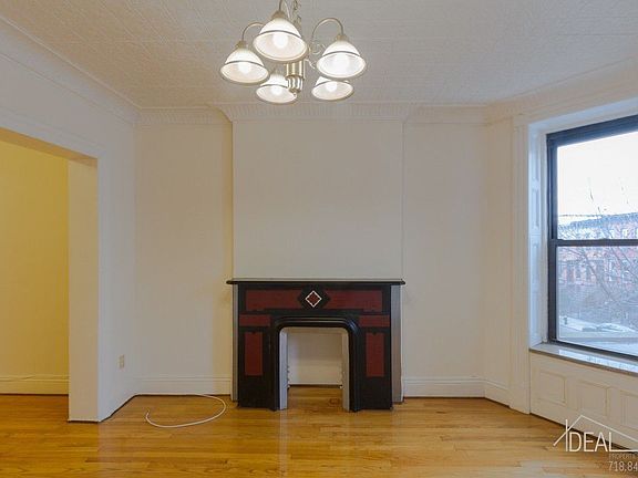 4th image of 318 11th St APT 2R