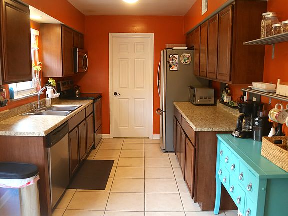 Updated Kitchen w/stainless
