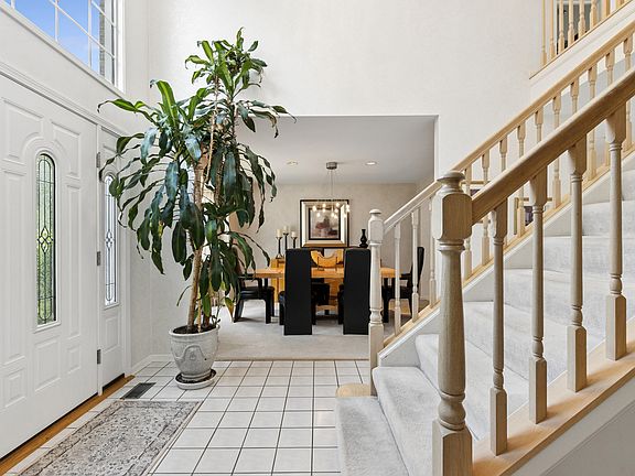 3rd image of 75 Madeline Cir