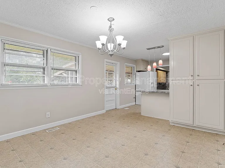 133 Belair Rd — Photo 4
