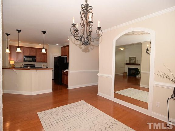 5th image of 271 Denby Cir
