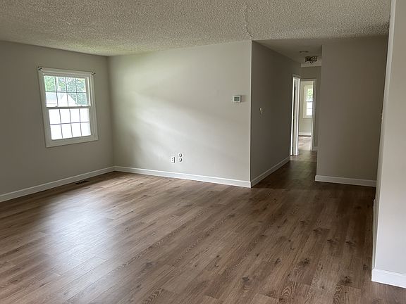 4th image of 60 Glover Ln