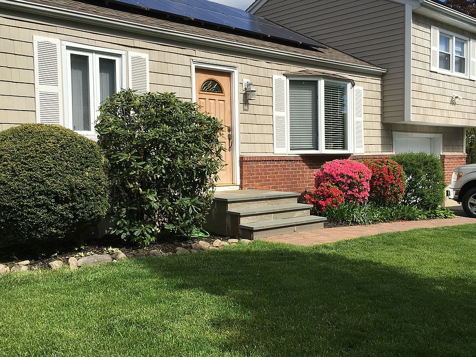 1st image of 3 Brooks Dr