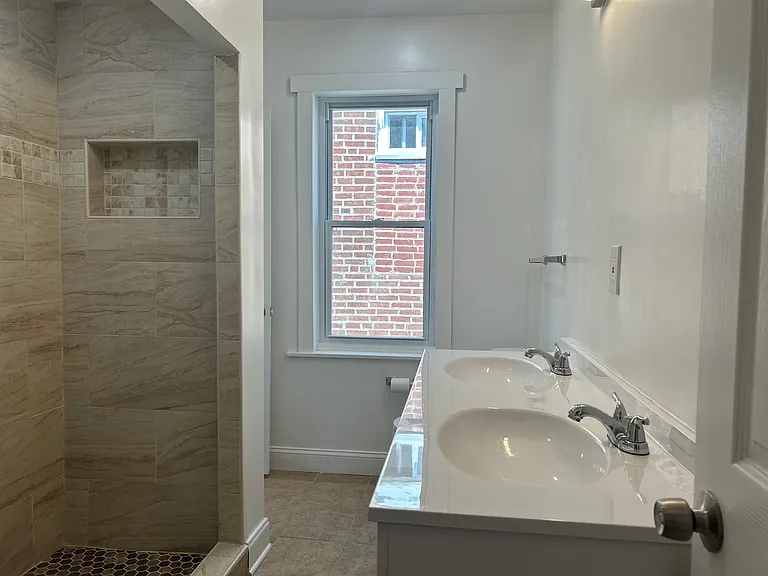 303 W 29th St — Photo 7