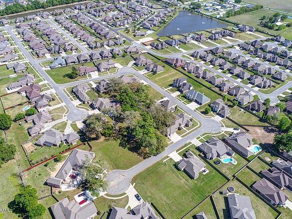 3rd image of 302 Quiet Oaks Dr