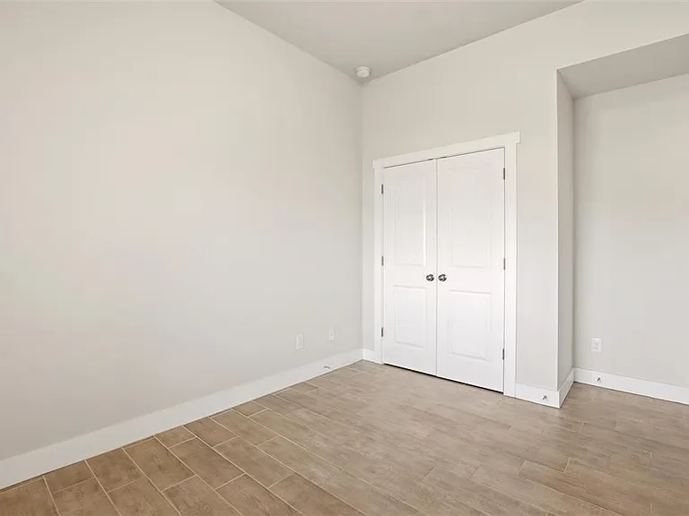 870 Columbia St — Photo 37
