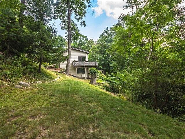 1st image of 8 Abbott Ln