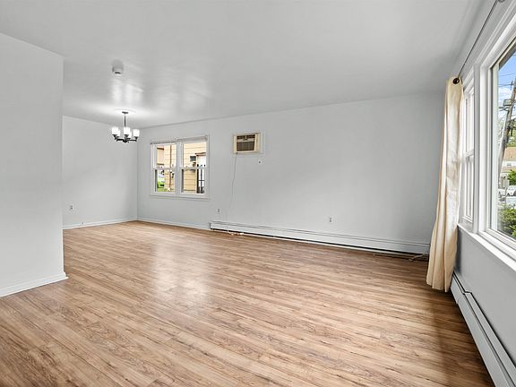 2nd image of 289 Clerk St #D1